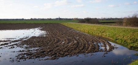 akkerbouw regen nat perceel overstroming neerslag